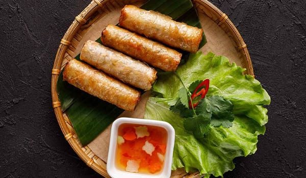 Cách cuốn nem hải sản