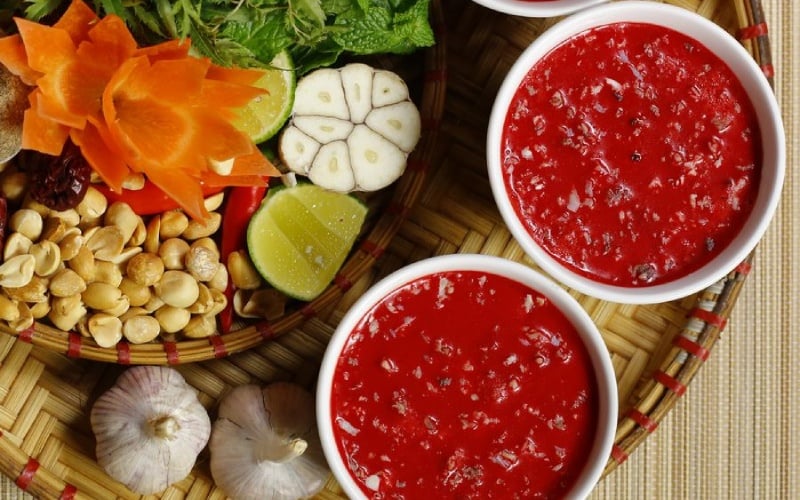 Tiết canh – Shbet0099 cá cược trực tuyến hấp dẫn nhưng tiềm ẩn nguy cơ nhiễm khuẩn và ký sinh trùng cao nếu không đảm bảo vệ sinh.