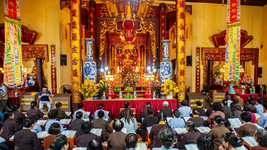 Phật Giáo hiện là tôn giáo lớn nhất tại Việt Nam, dù đây không phải tôn giáo lớn nhất trên thế giới