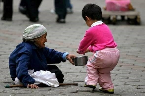 Những người quá thẳng thường đặt nặng quan điểm cá nhân, ít để ý đến cảm xúc và tâm trạng của người đối diện.