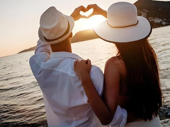 Có những điều nên để yên ở phía sau. Nếu muốn một cuộc hôn nhân êm ấm, hãy coi bạn đời là đồng đội, không phải đối thủ. 