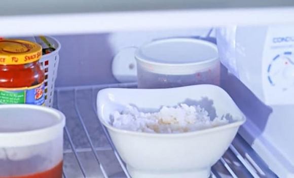 Dù cơm có thể bảo quản từ 3–5 ngày trong tủ lạnh, các chuyên gia vẫn khuyến nghị sử dụng trong vòng 1–2 ngày là tốt nhất để đảm bảo an toàn cho sức khỏe.    
