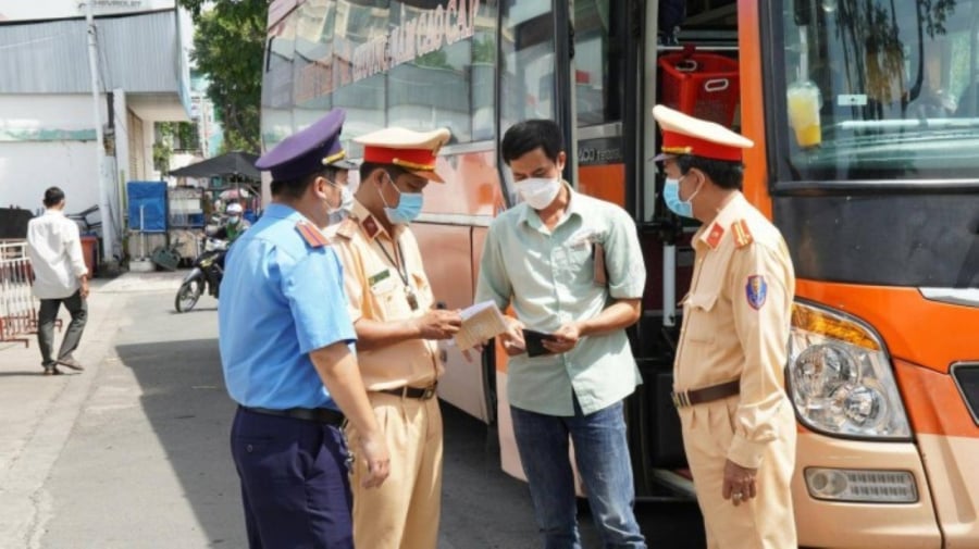 Phạt tiền từ 2 - 3 triệu đồng đối với hành vi đe dọa, xâm phạm sức khỏe của người khác đi trên xe, SHBET 1000 World Cup, nhân viên phục vụ trên xe. (Ảnh minh họa)