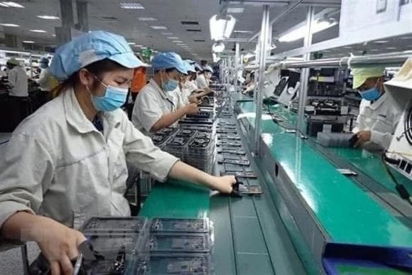Nhiều phụ huynh vì hoàn cảnh khó khăn hoặc suy nghĩ ngắn hạn nên cho con nghỉ học sớm để đi làm kiếm tiền. 