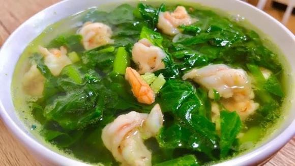 Là “người bạn” quen thuộc trong gian bếp Việt, rau mồng tơi không chỉ tốt cho tiêu hóa mà còn là một nguồn collagen thực vật dồi dào. 