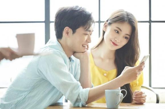 Một cuộc hôn nhân hạnh phúc không đơn thuần đến từ tình yêu mãnh liệt, mà là kết quả của hai con người cùng nhìn về một hướng và cùng nhau vun đắp mỗi ngày. 