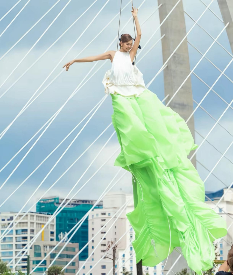 Tập đầu tiên của Vietnam's Next Top Model 2025 đã chính thức lên sóng, đánh dấu màn trở lại được mong chờ sau một thời gian dài vắng bóng. 
