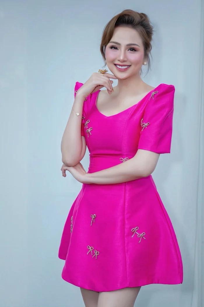 Hoa hậu Thế giới Người Việt 2010 Diễm Hương hiện đang tận hưởng Shbet16 chơi game trực tuyến mới tại Canada bên chồng – doanh nhân David Lieu.