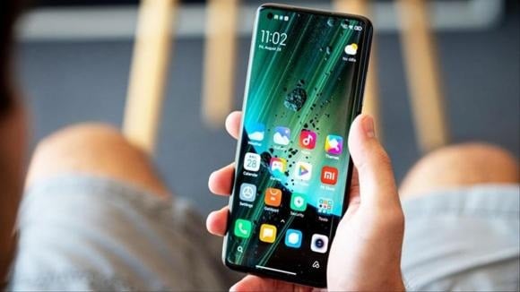 Không ít người lựa chọn đặt hình nền điện thoại gắn với những trạng thái cảm xúc mạnh như buồn bã, tang thương, tức giận, ghen tuông hay sự khao khát tiền bạc.    