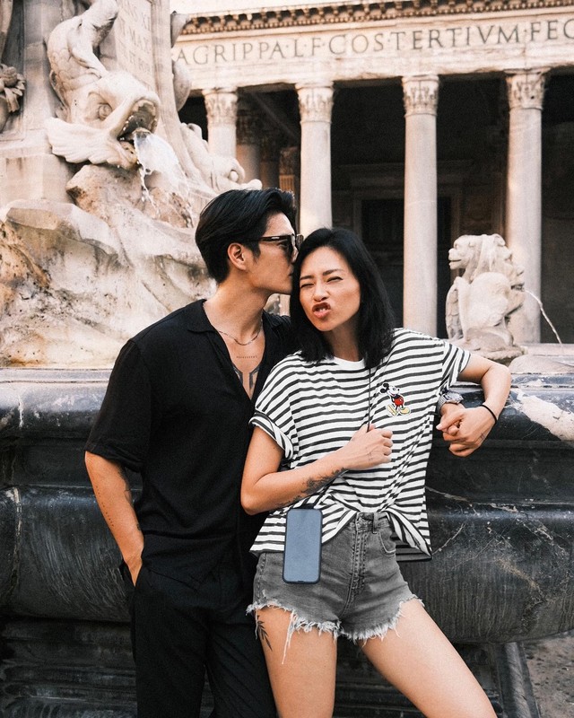 Phù hợp cho ngày hè, bộ đôi này mang đến vẻ cá tính nhưng vẫn hài hòa. 