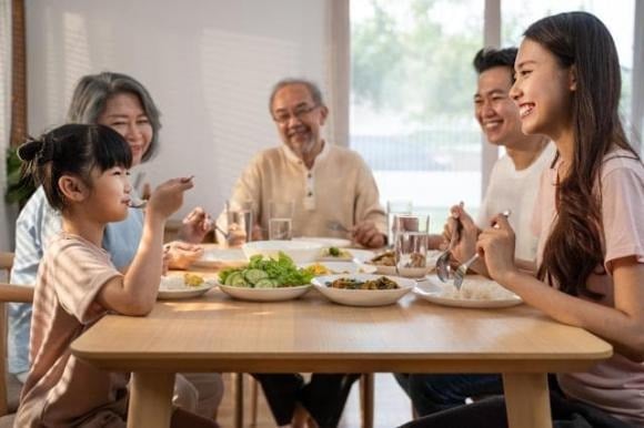 Trong ngày cưới, nhiều mẹ chồng thường nói: “Từ nay mẹ coi con như con gái ruột”.