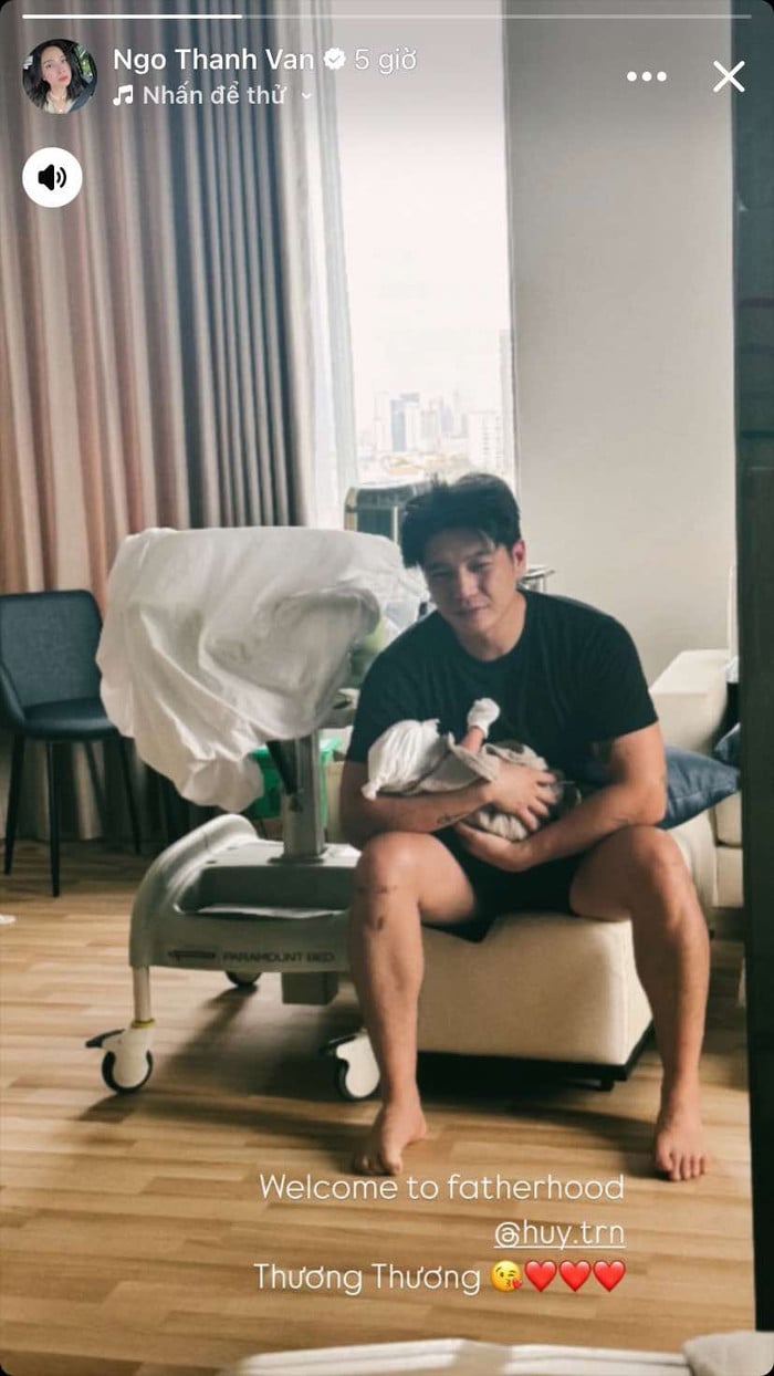 Ngô Thanh Vân xúc động hành động của chồng sau khi đón con đầu lòng  