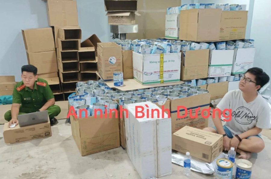 Ngày 8/1, lực lượng chức năng bắt quả tang nhóm 5 đối tượng sản xuất hơn 3 tấn bột ngọt giả nhãn hiệu hạt nêm Knorr.