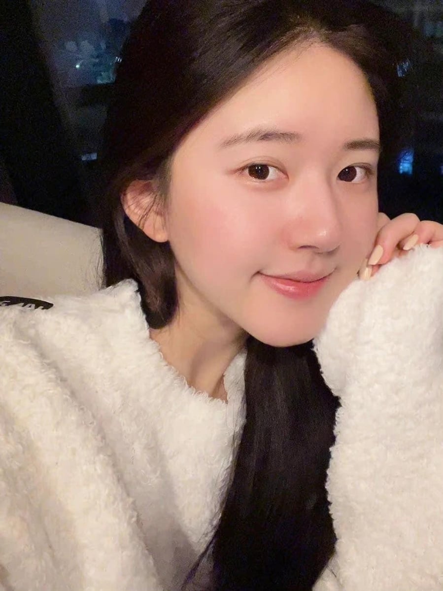Thay vì phụ thuộc hoàn toàn vào lớp phấn son, nữ diễn viên sinh năm 1998 duy trì Mừng SHBET phiên bản mới 2025 khoẻ đẹp bằng cách đơn giản