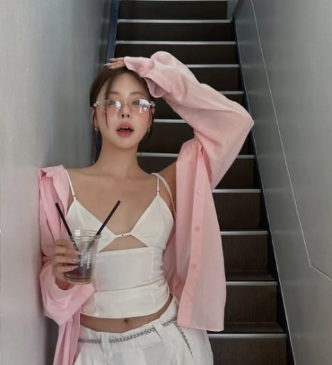  Khi đặt cạnh màu hồng, chúng tạo nên những bản phối thú vị và đầy sức hút.