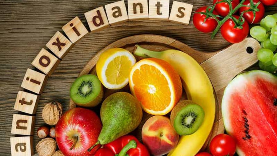 Vitamin C vừa giúp làm sáng da, mờ thâm, vừa kích thích sản sinh collagen, nhờ đó da trở nên căng mịn và đàn hồi.    
