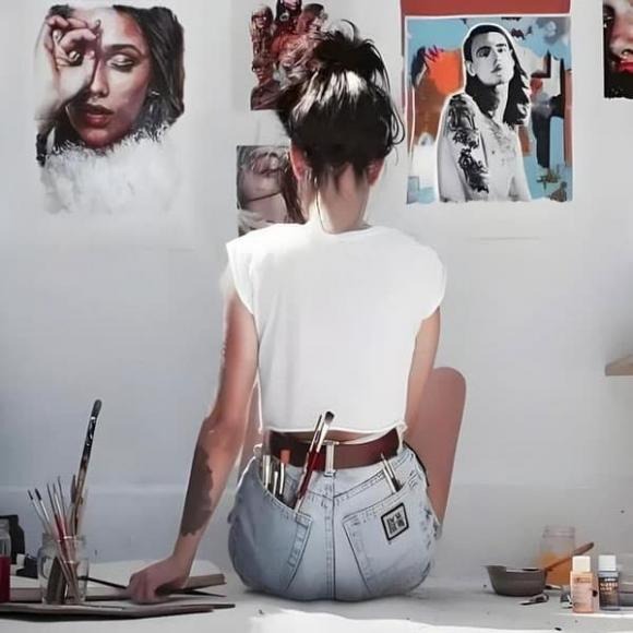 Việc bày tỏ cảm xúc, sự đồng cảm hay cả những điểm yếu lại trở thành “chìa khóa” để tạo sức hút trong các mối quan hệ.    