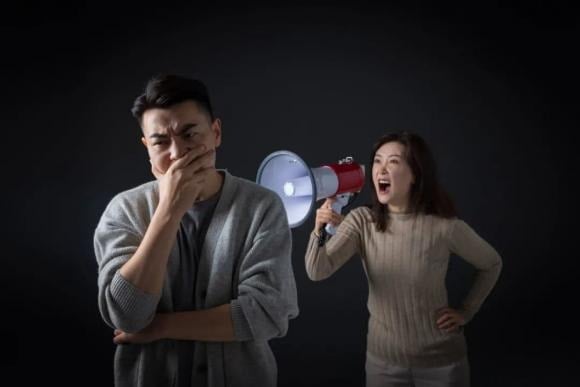 Một số người sống quá cầu toàn, luôn tìm kiếm lỗi lầm của người khác trong từng chi tiết nhỏ.