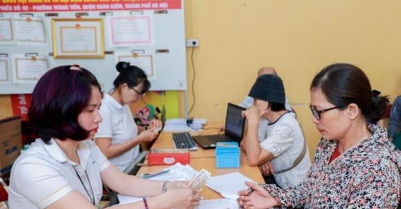 Trong những trường hợp đặc biệt như Tết Nguyên đán, thiên tai, dịch bệnh hoặc khi có chỉ đạo của cấp có thẩm quyền, Giám đốc BHXH Việt Nam được quyền quyết định chi trả gộp 2 tháng lương hưu, trợ cấp. 