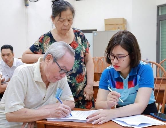 Một điểm đáng chú ý là nghị định quy định chặt chẽ hơn về cơ chế thu - chi, bảo đảm quyền lợi của người nghỉ hưu và người hưởng trợ cấp không bị chậm chi trong bất kỳ tình huống nào.    