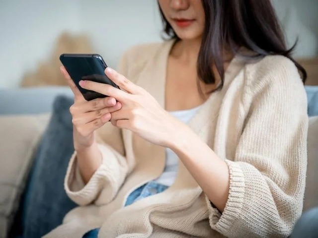  Nghe qua tưởng bình thường, nhưng “biết rồi” đôi khi vô tình phủ nhận nỗ lực giải thích hay chia sẻ của người khác. 