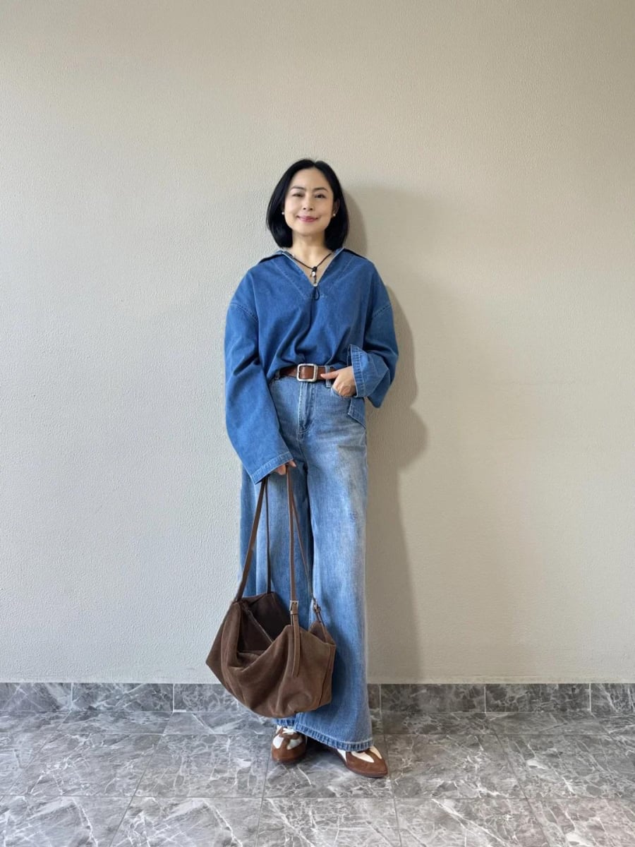 Những dáng quần ống suông hoặc ống rộng, cạp cao sẽ giúp che dáng tốt, đồng thời mang đến sự hiện đại và trẻ trung. 