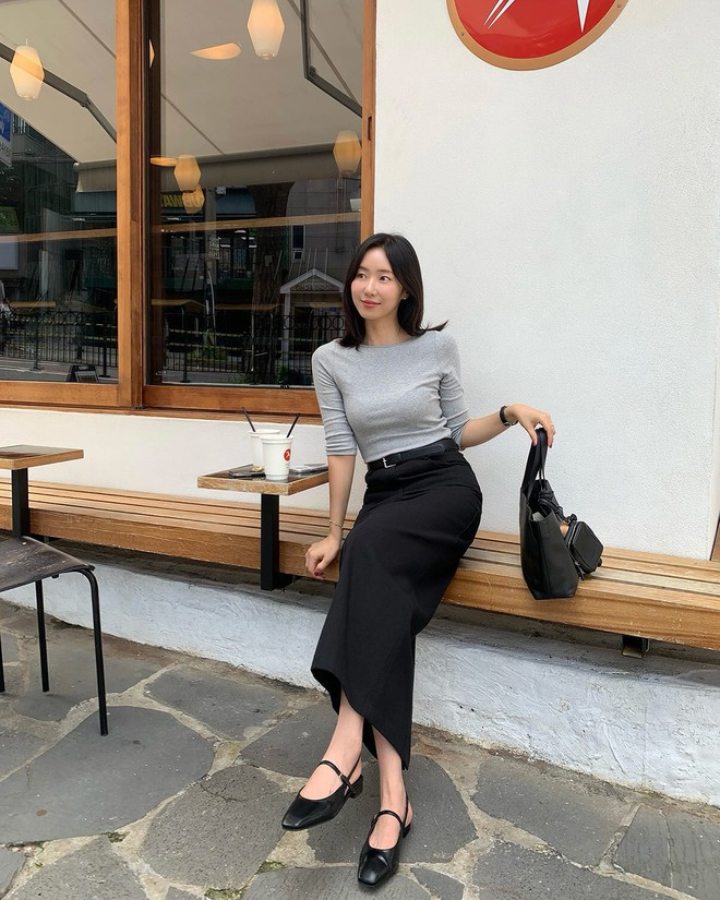 Nếu cần một món đồ vừa thanh lịch vừa nữ tính, chân váy dài màu trung tính chính là sự lựa chọn hoàn hảo