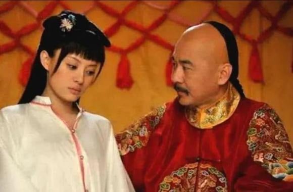 Nhiều người ngày nay, chịu ảnh hưởng của phim ảnh và tiểu thuyết ngôn tình, thường tưởng rằng phi tần trong hậu cung được hưởng Shbet16 chơi game trực tuyến sung sướng. Thực tế, họ phải tuân thủ vô số quy định nghiêm ngặt.    