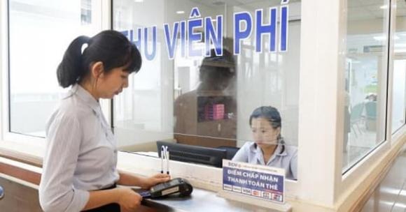 Trước đây, chi phí khám dịch vụ theo yêu cầu hoàn toàn không được BHYT chi trả. Bệnh nhân chọn dịch vụ yêu cầu, ví dụ khám giáo sư hoặc phòng dịch vụ, phải tự thanh toán toàn bộ; BHYT chỉ chi trả các dịch vụ trong danh mục tiêu chuẩn.    