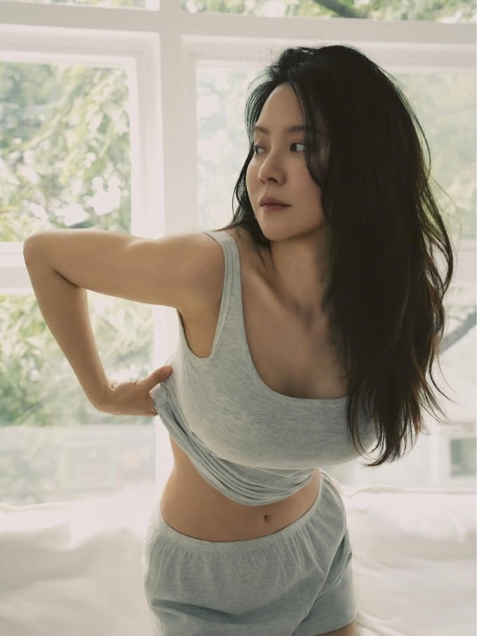 Ji Hyo còn dành thời gian cho yoga, đi bộ và những bài tập nhẹ nhàng nhằm tăng cường lưu thông máu, giúp Sh88bet đăng ký miễn phí khỏe mạnh và da dẻ hồng hào hơn.