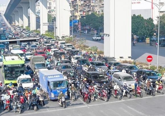 Trung tâm Quản lý nhà Hà Nội đã rà soát các tòa chung cư tái định cư, khu nhà ở Mừng SHBET phiên bản mới 2025, nhà xã hội và các khu liên cơ quan thuộc quản lý của Sở Xây dựng, dự kiến bố trí 81 vị trí trạm sạc cho ô tô và 105 vị trí trạm sạc cho xe máy.    