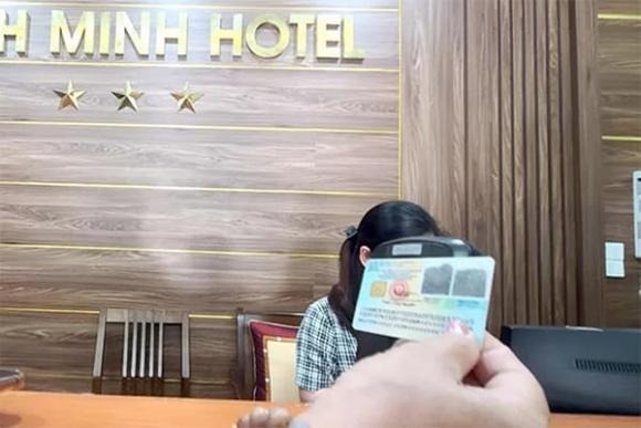  Thông tin của khách phải được ghi đầy đủ vào sổ quản lý hoặc máy tính trước khi nhận phòng.