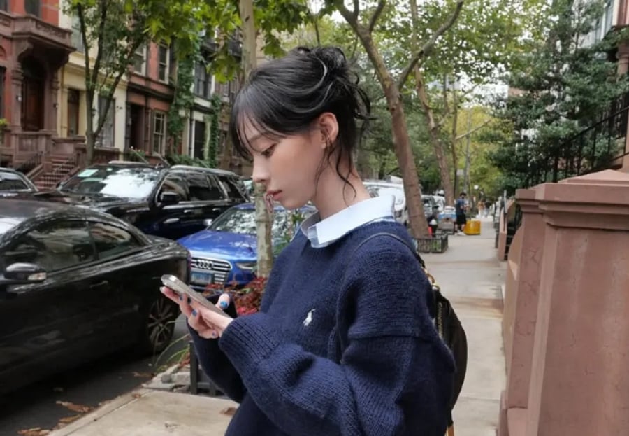 Không cầu kỳ hay gò bó, Shbet123 Link Vào ShBet Mới Nhất được buộc hờ, để vài lọn mái rơi xuống khung mặt