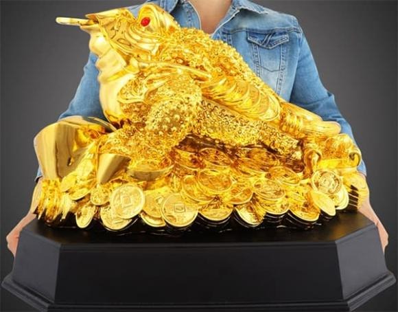 Cóc Thần Tài (hay còn gọi là Thiềm Thừ) là linh vật phong thủy nổi tiếng với khả năng chiêu tài, hút lộc, mang lại sự thịnh vượng cho gia chủ.