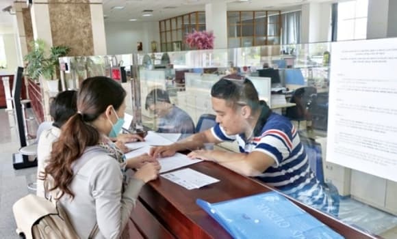 Bộ Tài chính ước tính, với phương án 1, cá nhân có thu nhập tính thuế 10 triệu đồng/tháng sẽ được giảm 250.000 đồng, trong khi người có thu nhập 30 triệu đồng/tháng được giảm 850.000 đồng. 