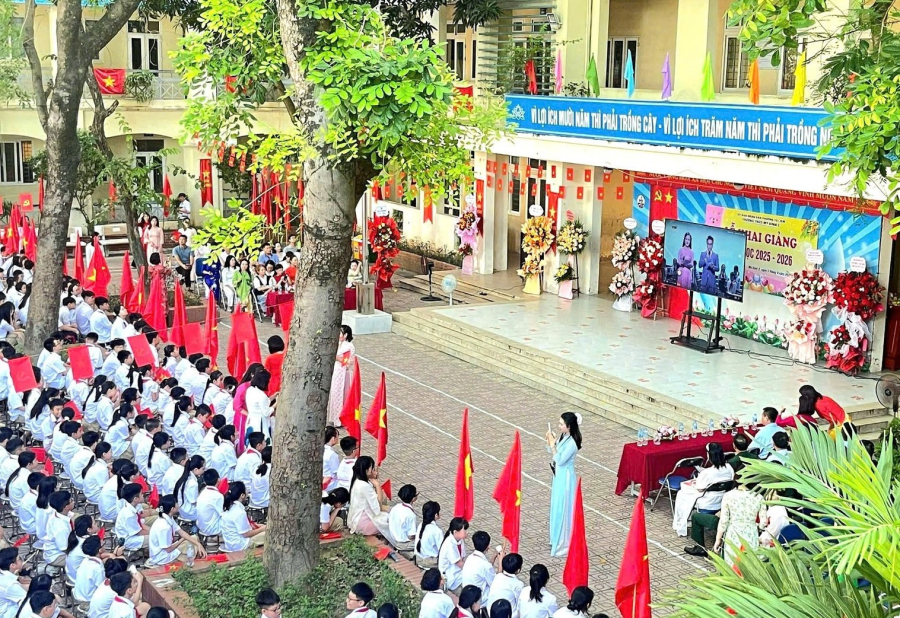 Lễ khai giảng của Trường THCS Mỹ Đình 2.  