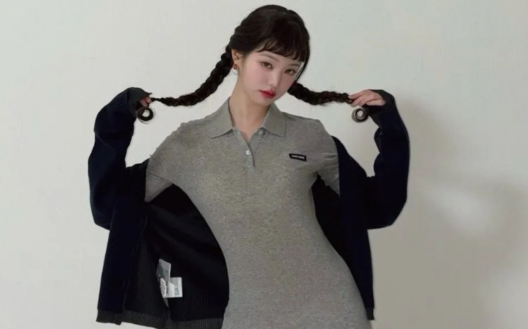 Jang Wonyoung thường chọn Link Vào SHBET88 Mới Nhất tết buộc thấp kết hợp cùng những lọn tóc uốn nhẹ.