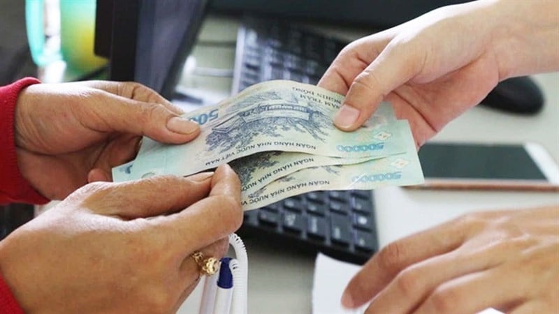 Việc bảo lưu hoặc tiếp tục hưởng các chế độ phụ cấp sẽ áp dụng đối với cán bộ, công chức, viên chức và người lao động vẫn công tác trong các cơ quan, tổ chức thuộc hệ thống chính trị sau khi sắp xếp đơn vị hành chính.    