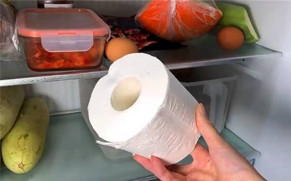 Chỉ với một mẹo nhỏ, đơn giản mà ít ai nghĩ đến, bạn đã có thể giúp tủ lạnh hoạt động hiệu quả hơn, tiết kiệm tiền điện đến 300 nghìn/tháng. 