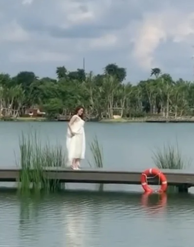Nhã Phương lộ vòng 2 lùm lùm, vướng nghi vấn mang bầu lần 3?