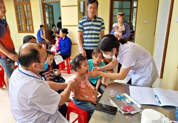 Nghị quyết 72 khẳng định, xây dựng hệ thống y tế hiện đại, công bằng, hiệu quả, bền vững, lấy phòng bệnh làm trọng tâm chính là nền tảng để nâng cao sức khỏe toàn dân trong giai đoạn tới.    