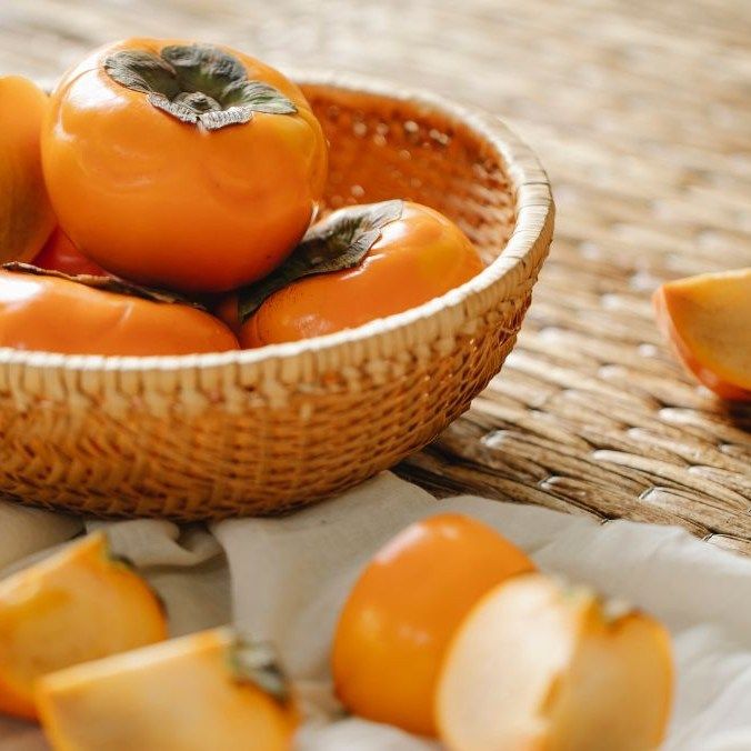 Hồng giòn đặc trưng quả của mùa thu lại mang màu sắc may mắn và hương vị ngọt ngào