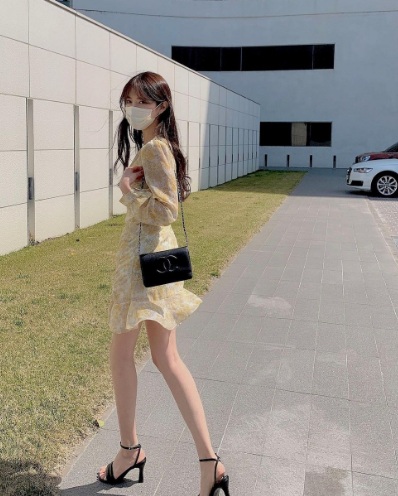 Dù xu hướng thời trang có thay đổi thế nào, sandal quai ngang vẫn luôn giữ được vị trí riêng.