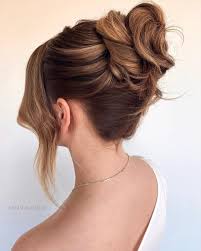 Kiểu búi tóc lơi, hay còn gọi là messy bun, luôn nằm trong danh sách những Link Vào SHBET88 Mới Nhất được yêu thích nhất vào mùa thu.