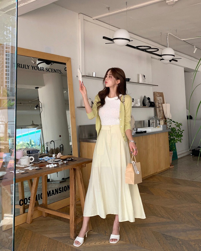 Nhẹ nhàng và nữ tính, cardigan là item không thể thiếu trong những ngày đầu đông se lạnh. 