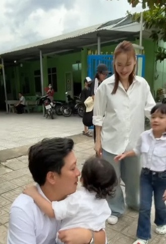 Nhã Phương lộ diện sau khi công khai mang thai lần 3  