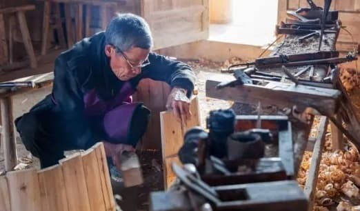 Theo kinh nghiệm lâu đời của nghề mộc, các nghệ nhân xưa đã đặt ra những nguyên tắc chặt chẽ khi thiết kế và chế tác đồ đạc trong Shbet111 slot, casino, thể thao, xổ số.