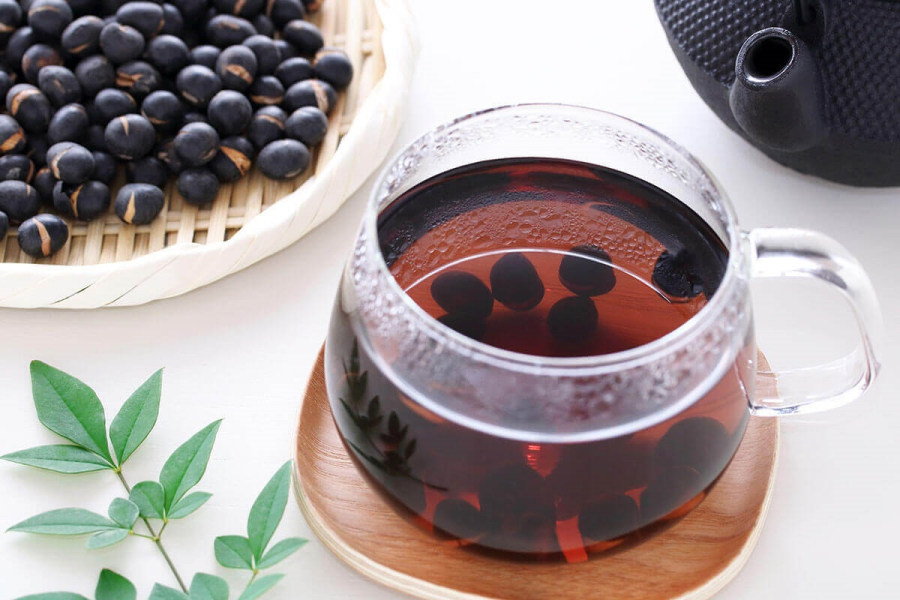 Uống 2 ly trà Đậu đen trước bữa ăn, giúp giảm cân, ít rụng tóc, da đẹp và trẻ lâu