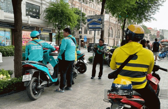 Hiện nay, giao thông đường bộ là nguồn phát thải lớn nhất tại TP.HCM, đặc biệt ở khu vực trung tâm với mật độ xe dày đặc và nồng độ ô nhiễm vượt ngưỡng. 