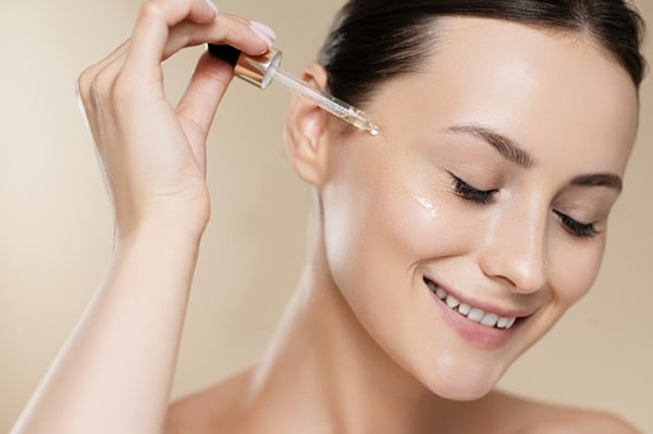  Cần kết hợp thêm các hoạt chất chuyên biệt khác để đạt được hiệu quả chống lão hóa toàn diện.